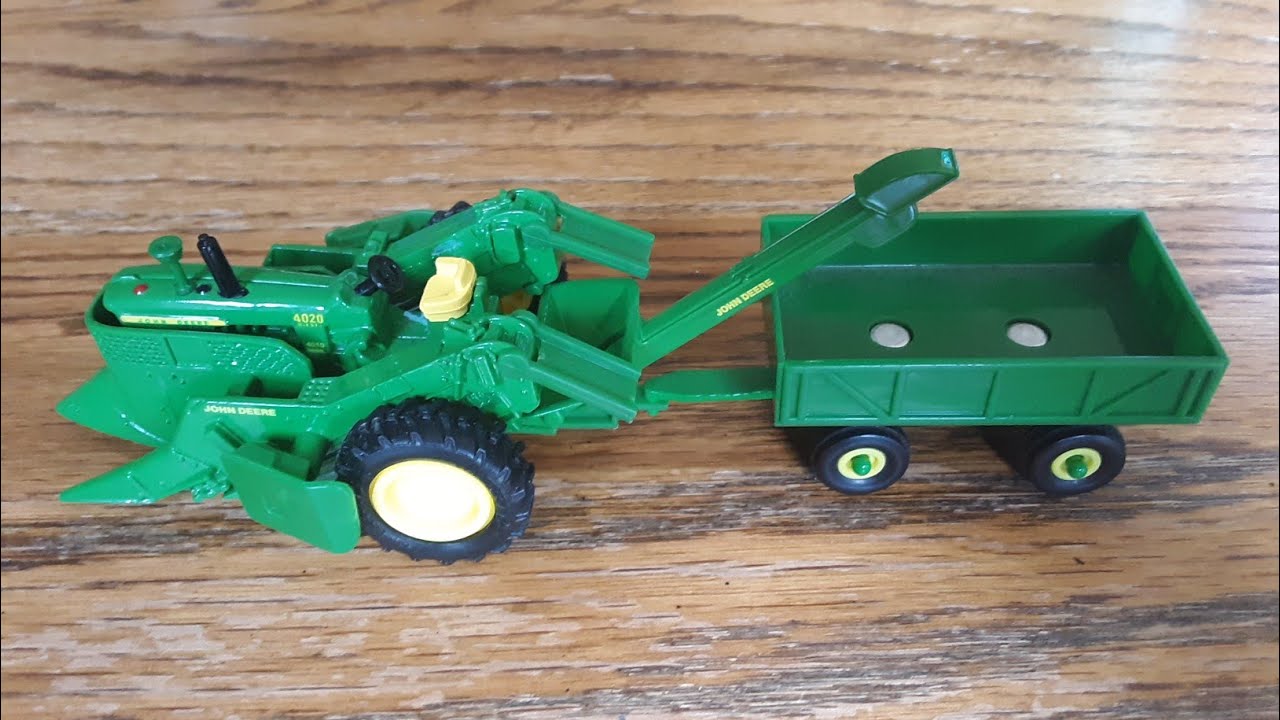 1/64 John Deere 4020 With Mounted Corn Picker