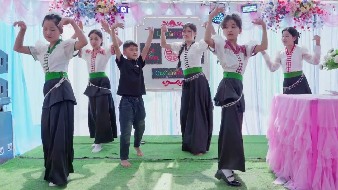 MÚA TIẾNG KHÈN MÙA BAN NỞ MỪNG TÂN GIA NHÀ MỚI