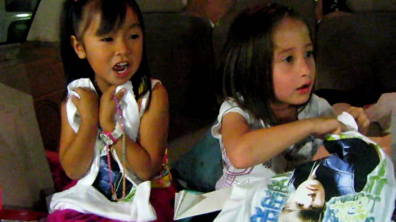 Girls Cry Surprised with Justin Bieber Concert at Wango Tango... 