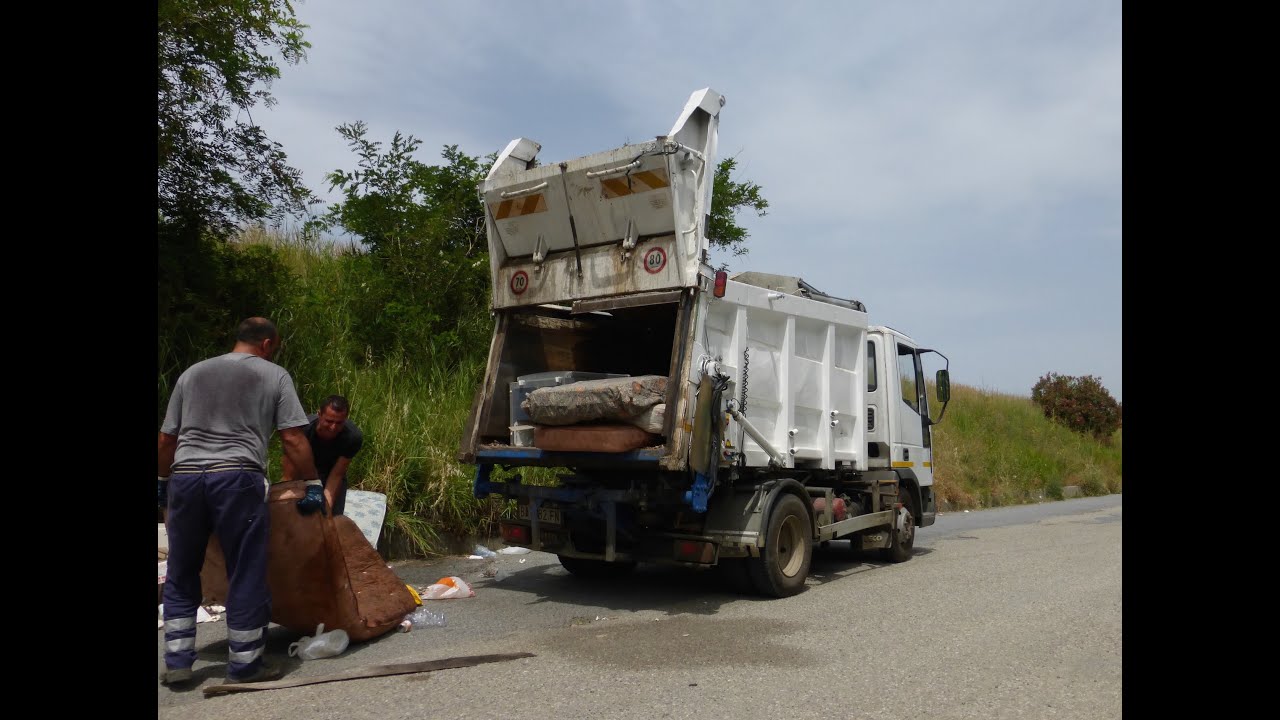 Garbage Trucks of Italy: Fuscaldo Bulk Collection Truck