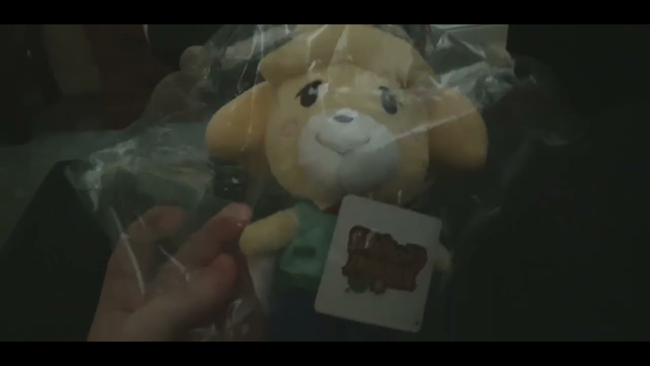 Animal Crossing Isabelle Plush Unboxing