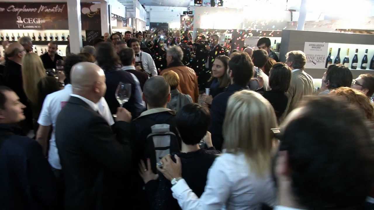 Vinitaly 2013 Flashmob Emilia Romagna Libiam ne' lieti calici