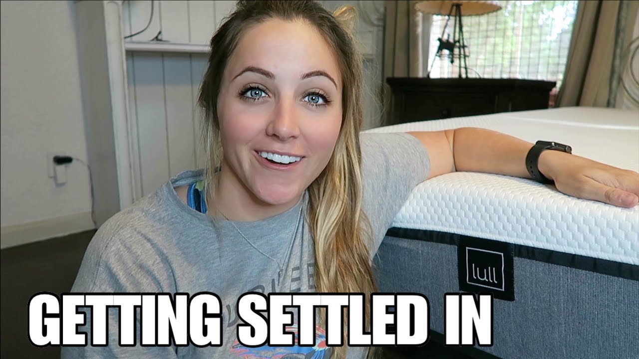 GETTING SETTLED IN! | NEW BED, NEW FURNITURE & COOKING WITH MY MOM - SOUTHERN PORK CHOPS