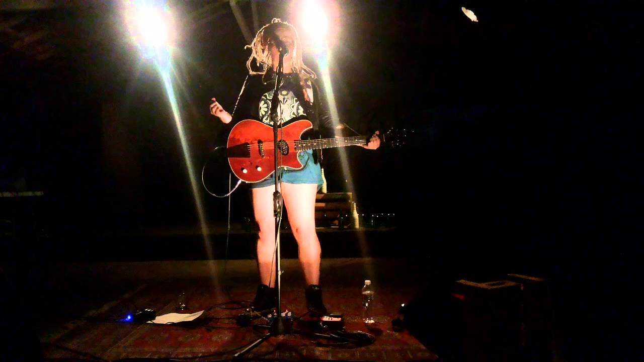Larissa Baq - Qui&ccedil;&aacute; (Live)