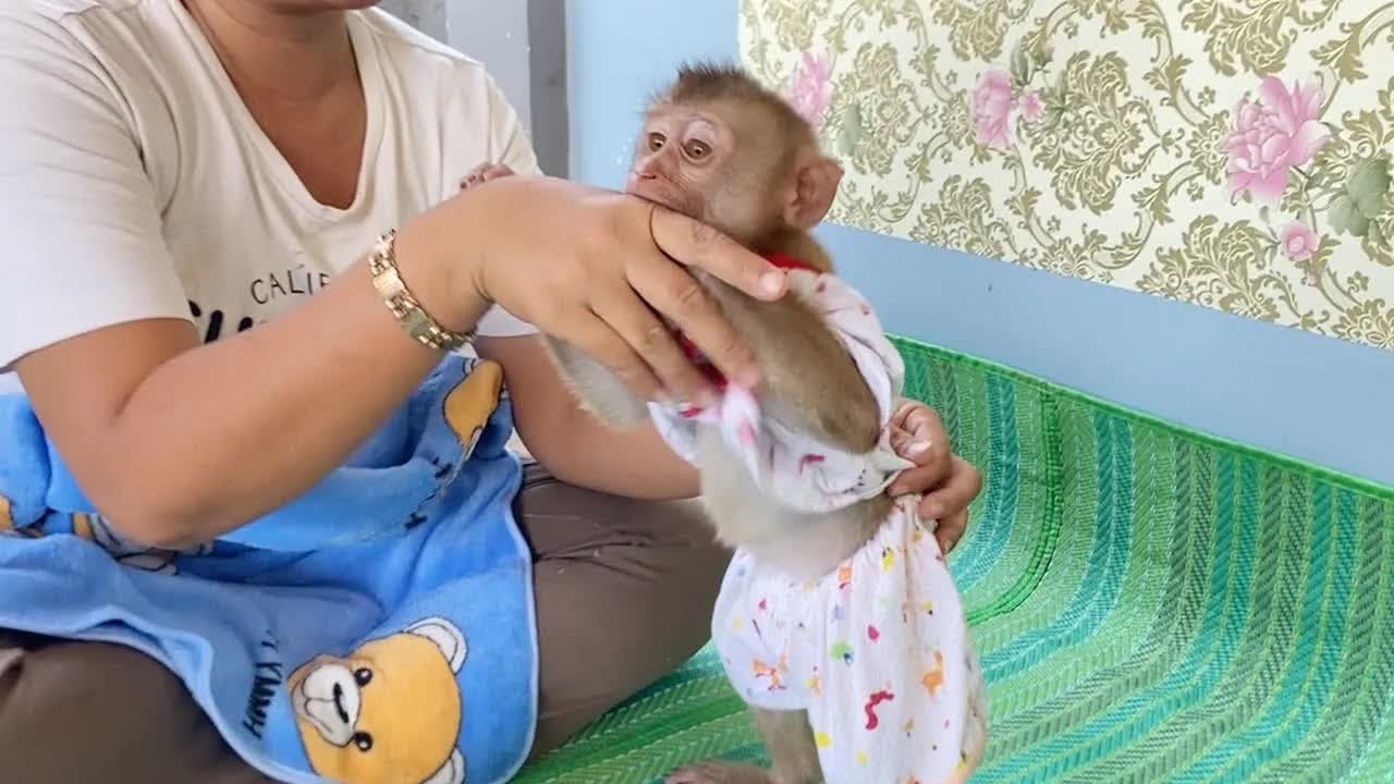 Today DAM Is Almost Doing Wrong On Mom's Finger