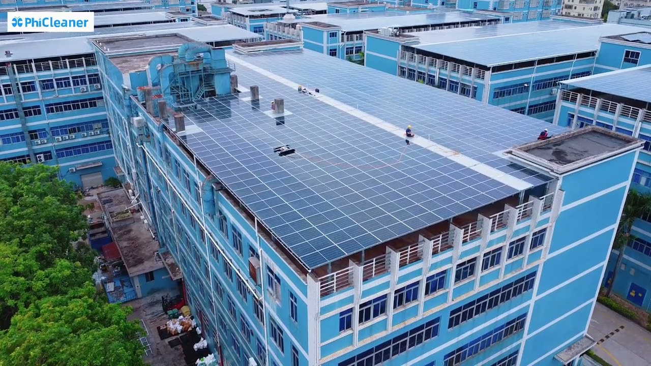 🌹【Why risk your neck when #PhiCleaner robots risk nothing?】#photovoltaic #solarcleanrobot #bipv