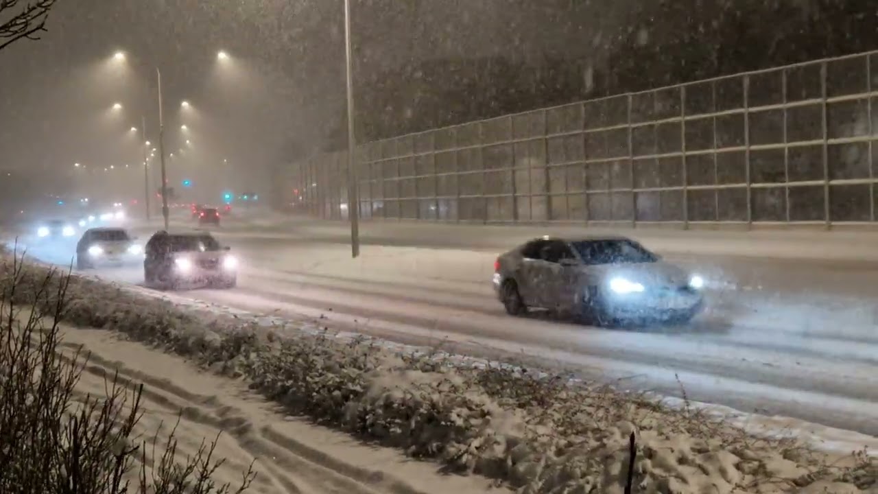 Atak zimy śnieżyca paraliż Warszawy. 31.12.2025 Warszawa trudne warunki pogodowe na drodze. S7