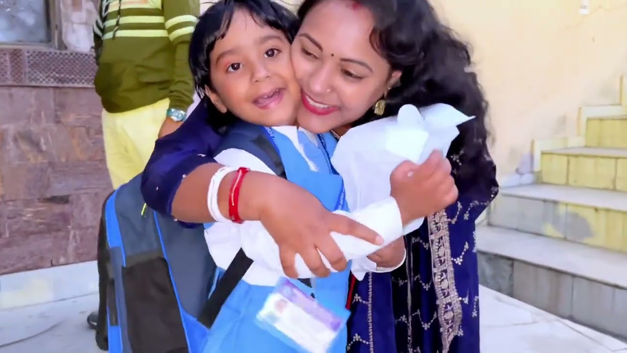 তোমাদের মিষ্টি মা First stageএ perform করলো তাই তোমাদের সাথে share করলাম তোমাদের কেমন লাগলো ভিডিওটা?
