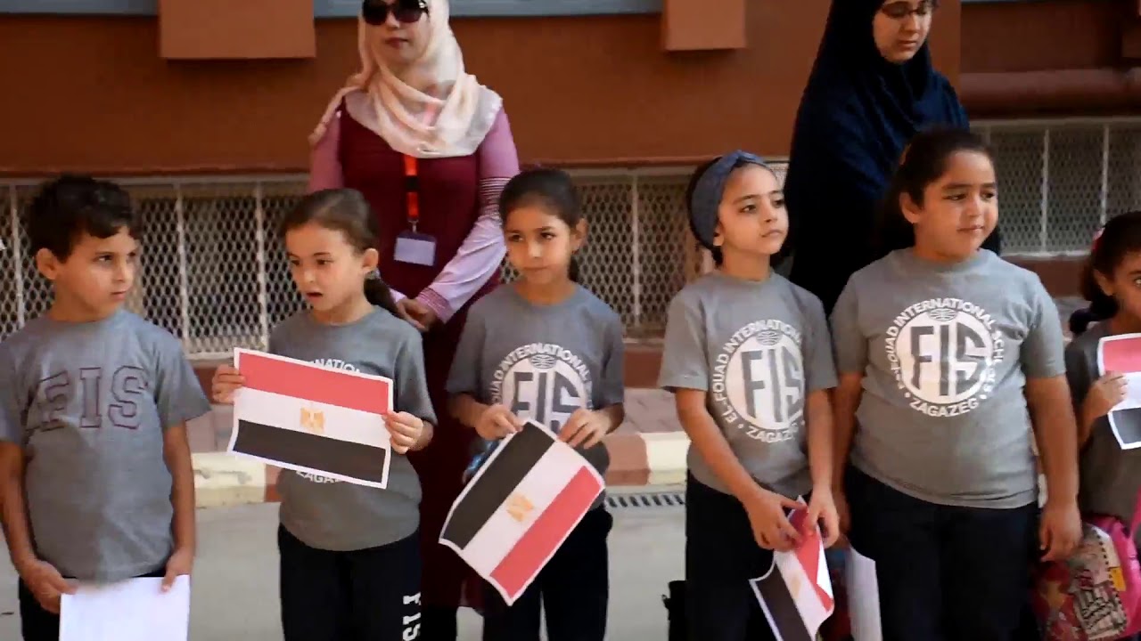 محافظ الشرقية يُشارك طلاب وطالبات مدارس الفؤاد الدولية للغات طابور الصباح وتحية العلم والسلام الوطني