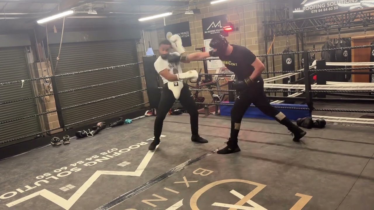 Jordan Henderson vs Corrie Mustafa (Sparring) 🥊