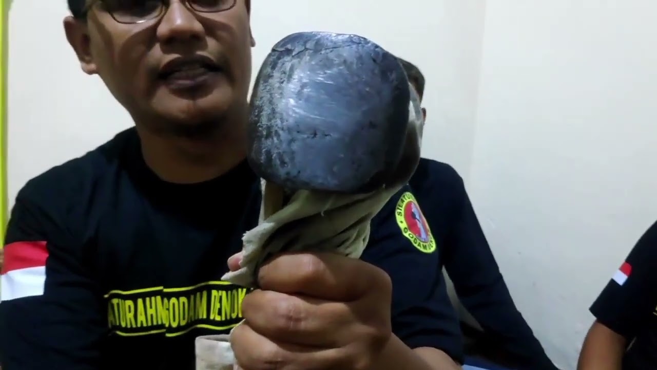Pusaka Godam Si Denok Dan Golok Si Rebo