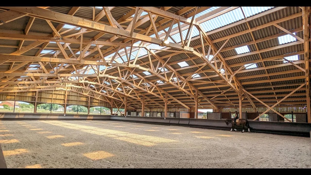 [Teasing] Ecurie du Rosoir : manège équestre et barns en bois 🐴