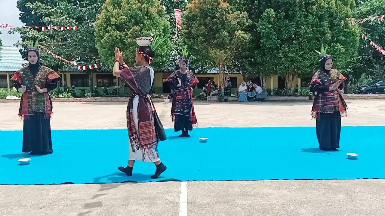 Tari Tor-tor Sipitu Cawan - SMAN 1 Pangkalan Lesung
