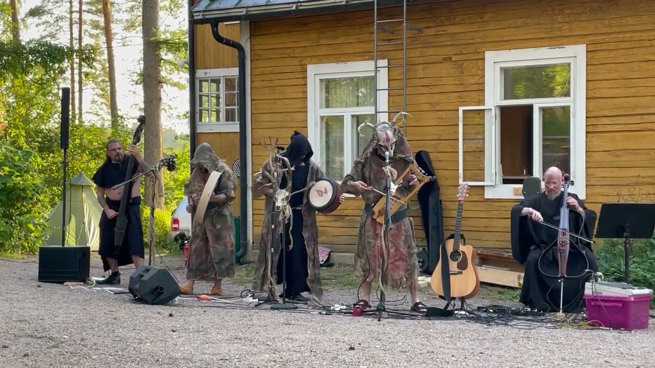 Kallom&auml;ki - Suruton Saattaja (acoustic live 2022, Taaran Markkinat)