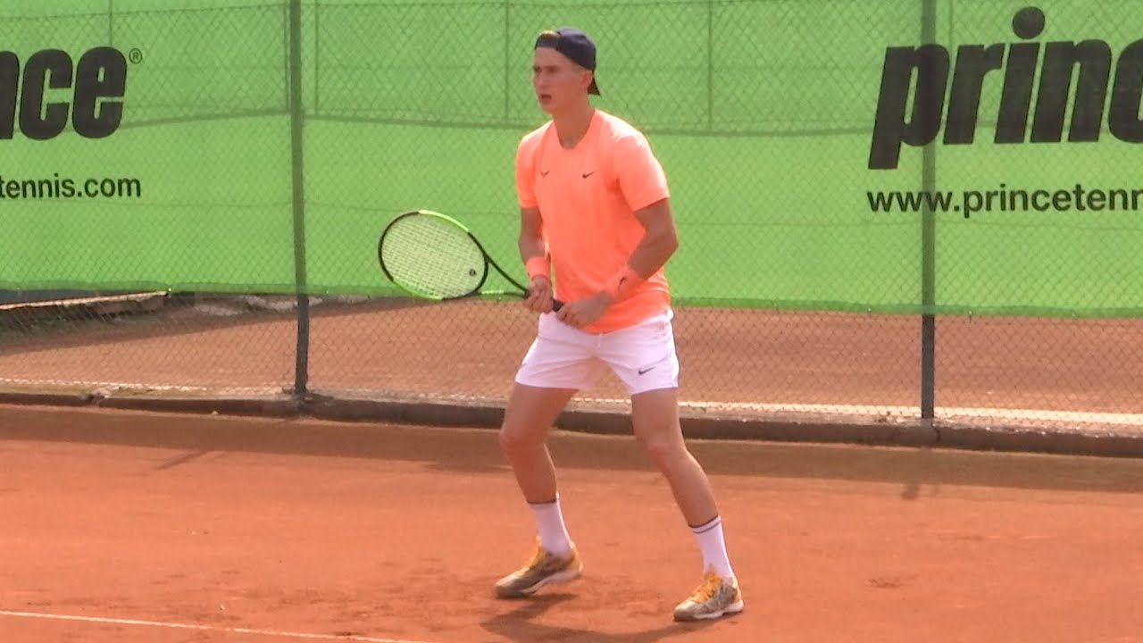 Martin Nečas před odletem do zámoří potrénoval i tenisem. Jak ho vyučoval Isner?