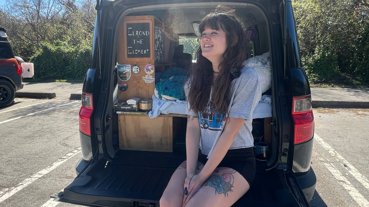 6 years living in her car & Snow Driving Experience - Honda Element minimalist Set Up
