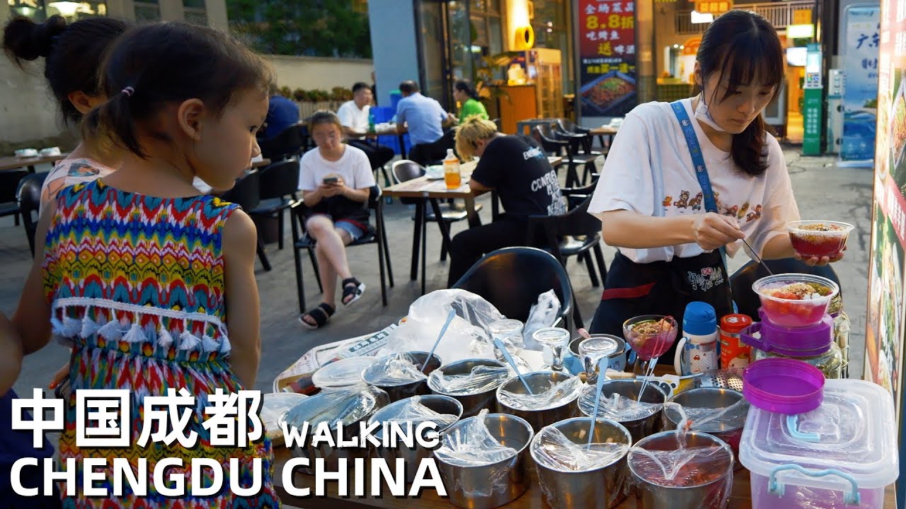 [4K WALK] Chengdu is very lively at night