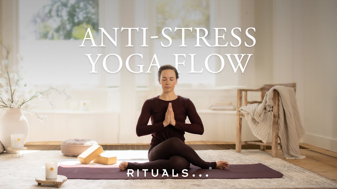 An anti-stress yoga flow to start the countdown to Christmas feeling relaxed | Rituals