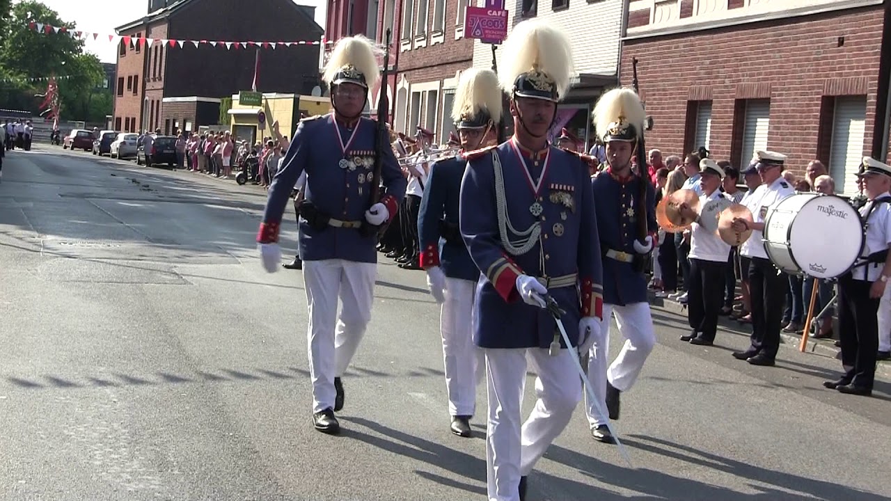 Gemeinsame Parade aller vier Neuwerker Bruderschaften 2018 in Bettrath