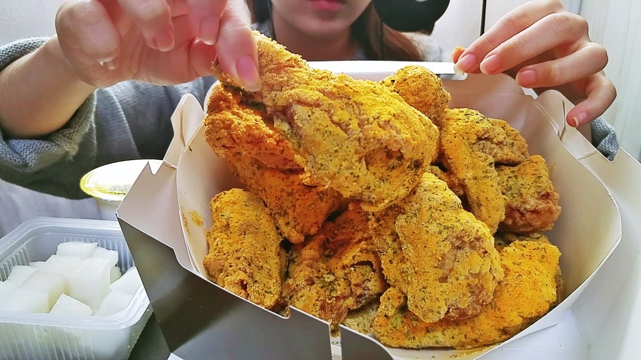 ASMR: Crunchy Chicken 뿌링클 치킨 이팅사운드 노토킹 팅글 소리 먹방 crispy Eating sounds BHC bburinkle notalking mukbang