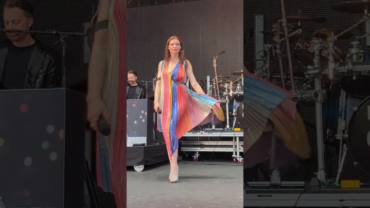 Sophie Ellis-Bextor ~ Groovejet (If This Ain't Love/Gimme! Gimme! Gimme! (A Man After Midnight)~Live