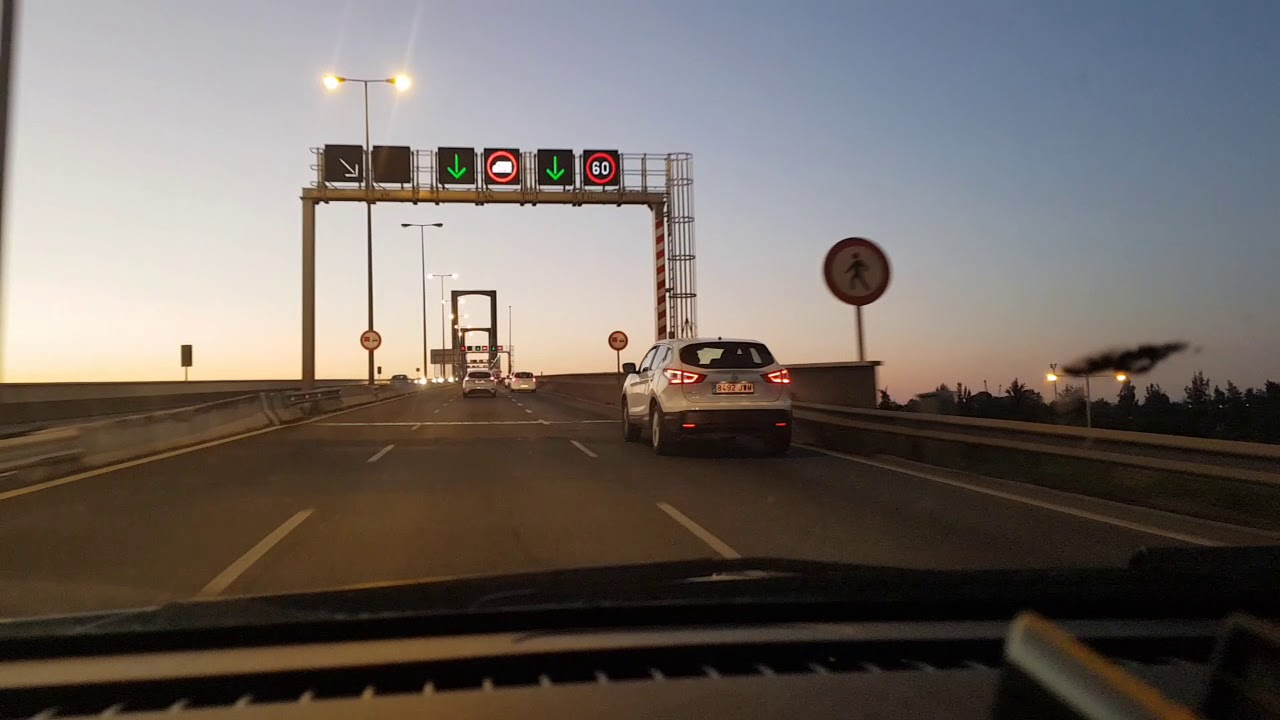 Conduciendo por Sevilla. Puente del V centenario 27032018
