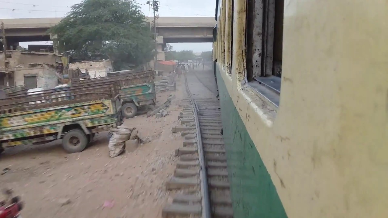 Pakistan Railways:3up Bolan Mail reaching Landhi Junction