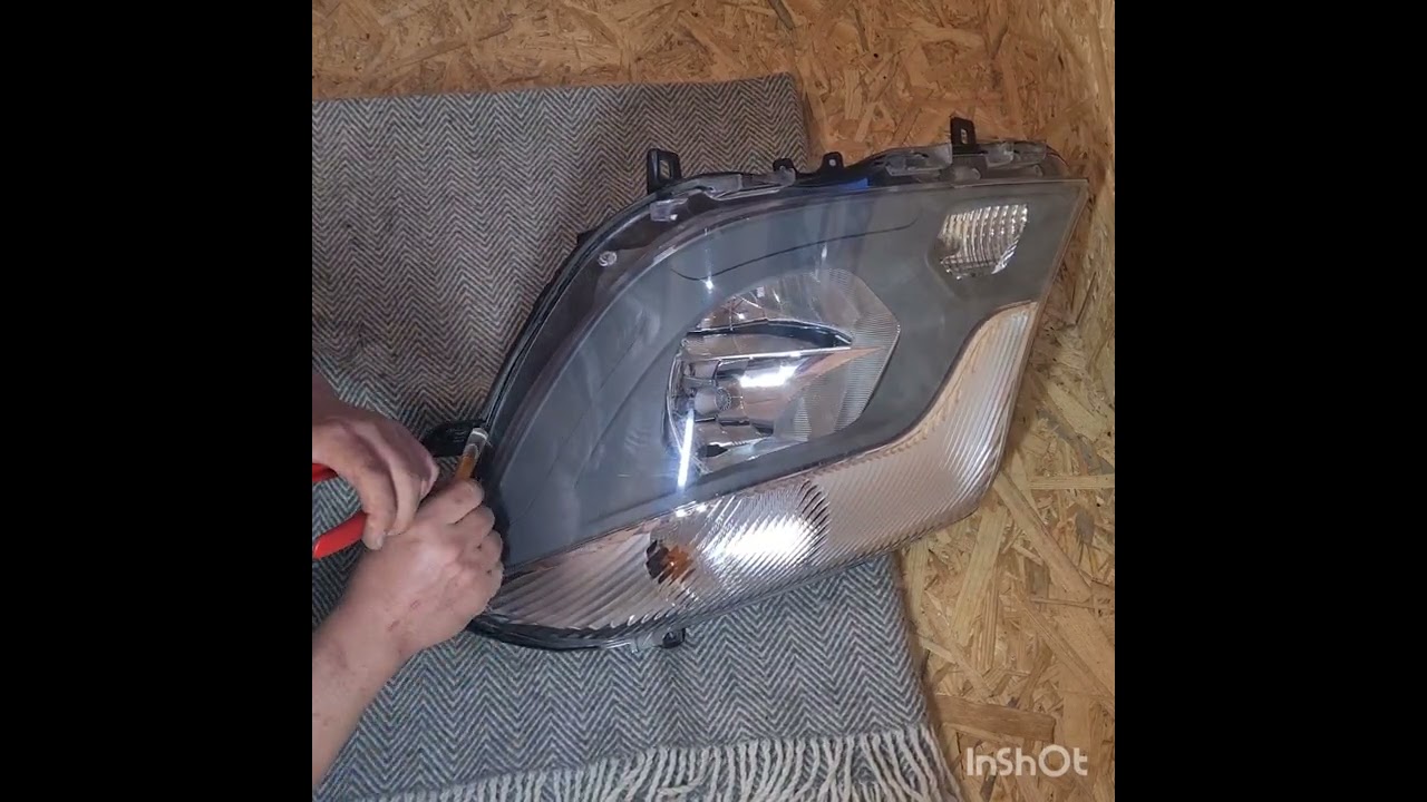 How to open the headlight Mercedes Sprinter 906 glass replacement