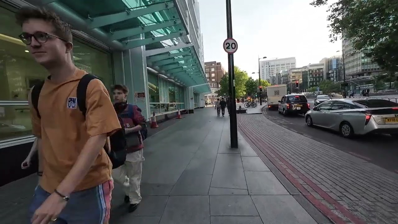 Euston to Tottenham Court Road POV walking