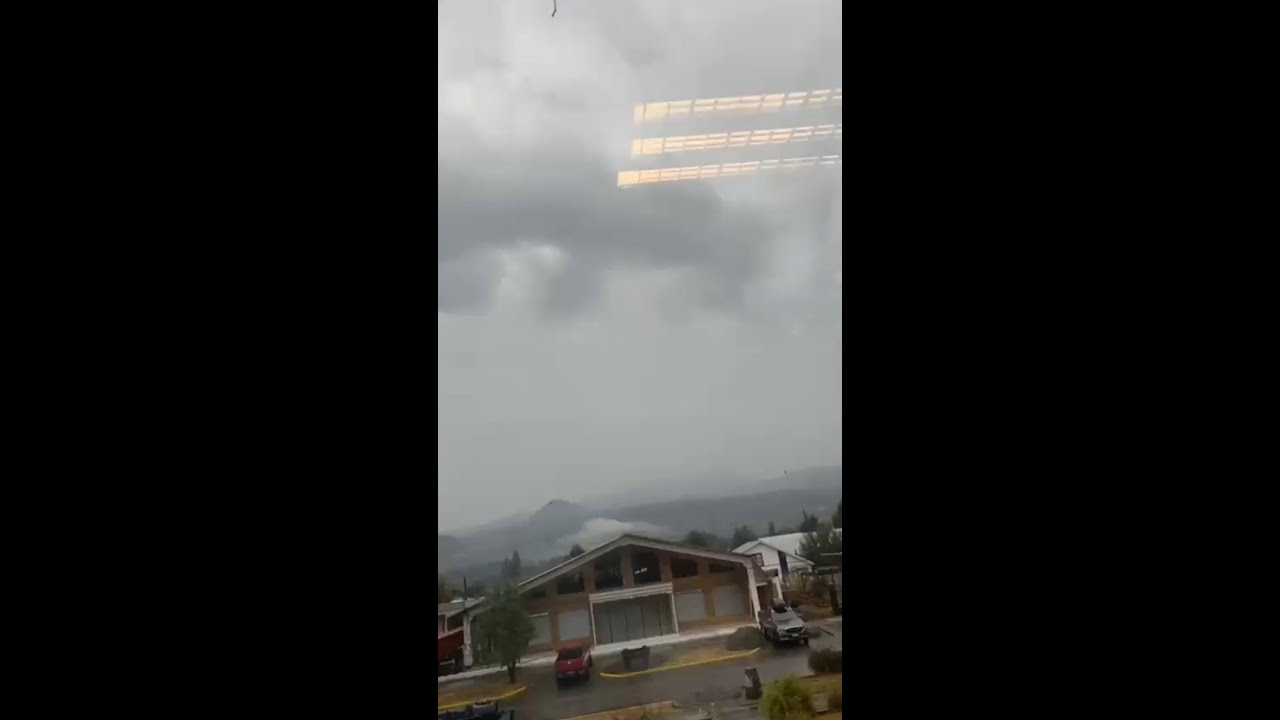 Rayo cae sobre casa en Melipeuco y genera voraz incendio