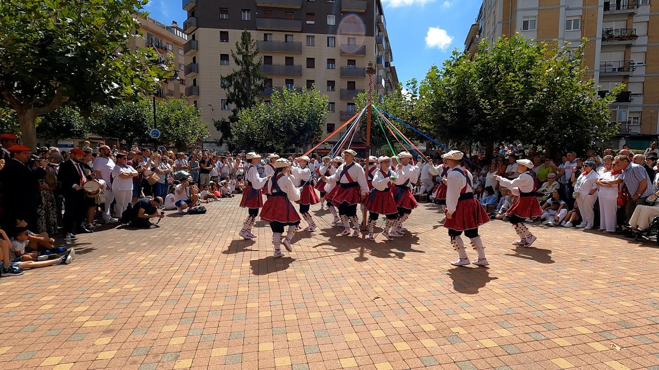 Actuación de Larratz Dantzari Taldea 15-08-2024 Fiestas de Burlada