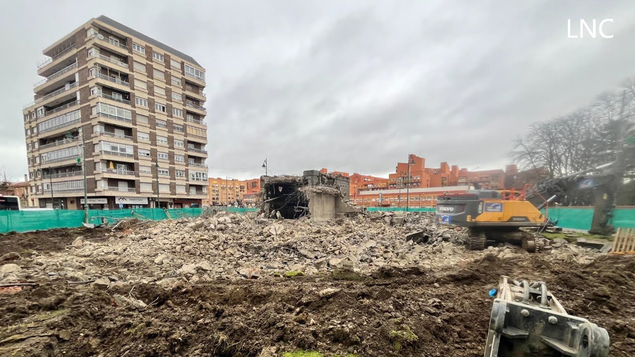 La enorme fuente de la glorieta de Pinilla ya es historia