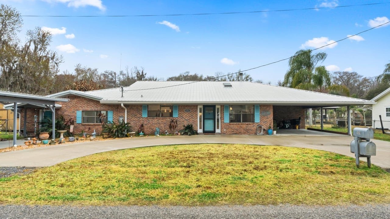 Riveredge Ct, Astor, FL