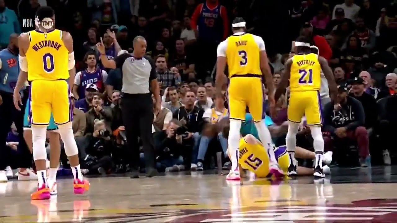 Patrick Beverley gets ejected after shoving Deandre Ayton for standing over Austin Reaves