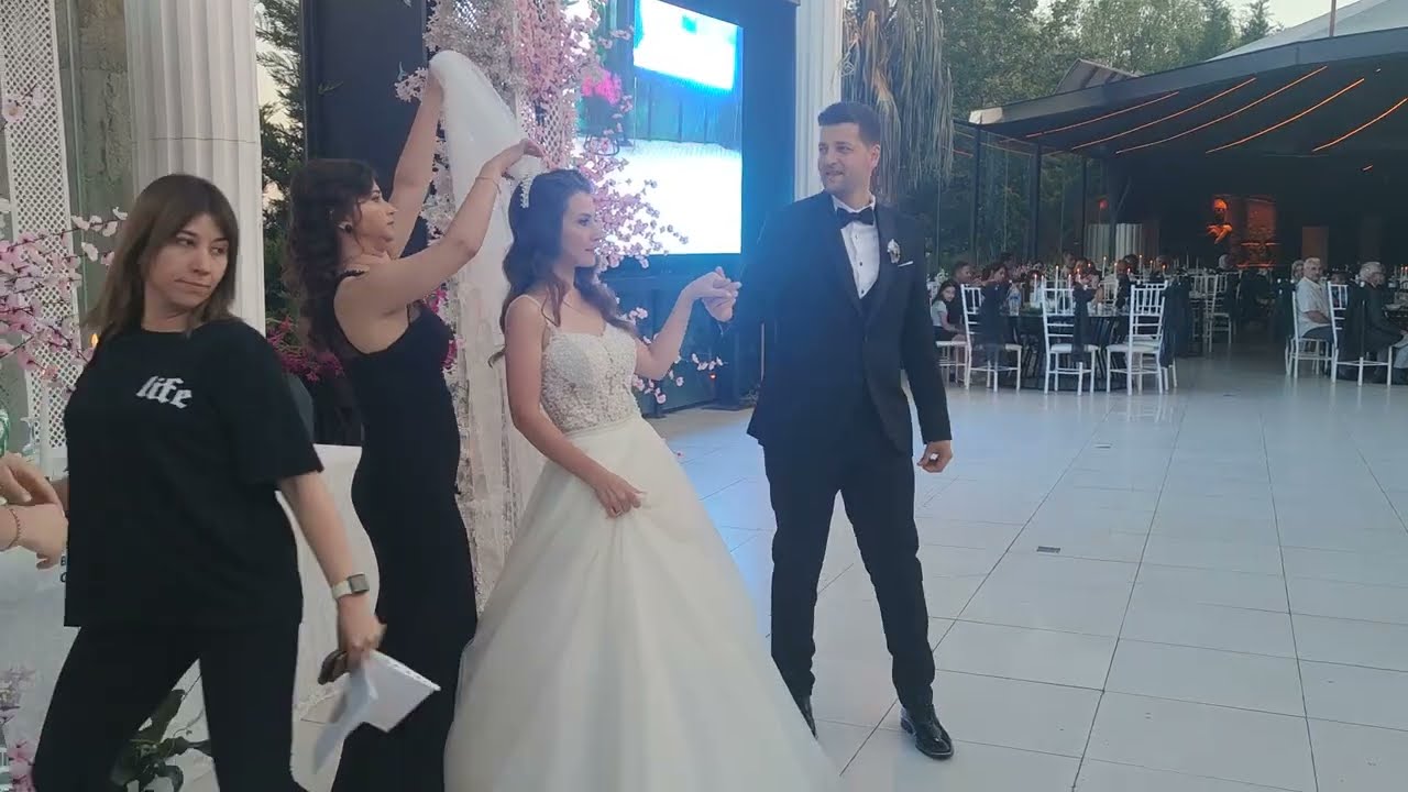 Melek & Burak güzel bir düğün çıkışı