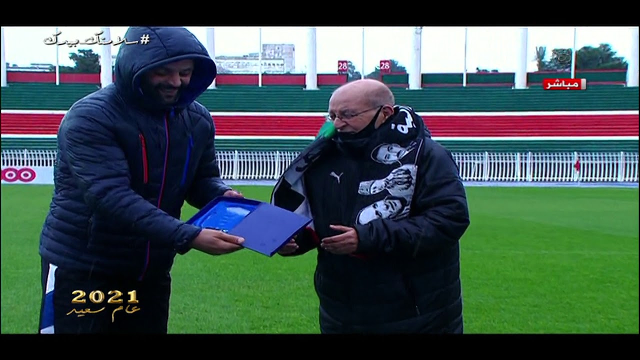 MCA-CSC Les supporteurs du DOYEN honorent Omar Betrouni