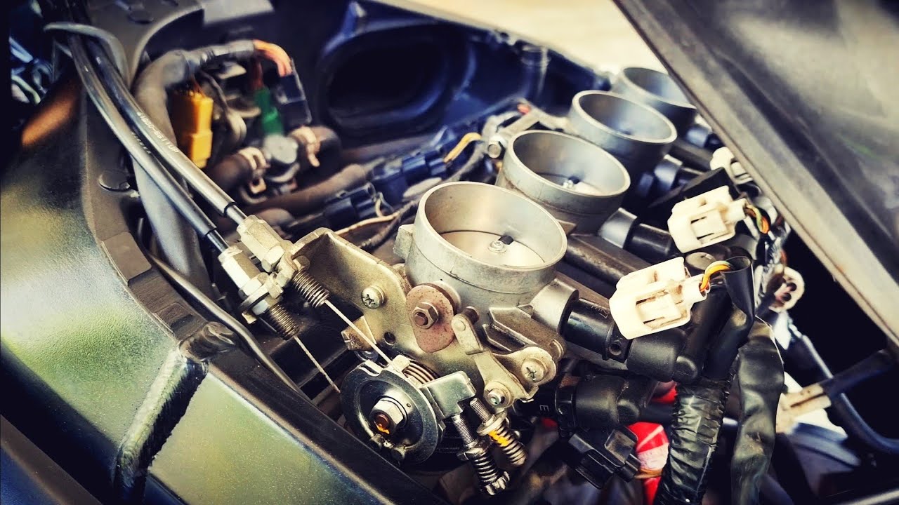 GSXR K6 1000 Secondary Throttle Valve lube 😀