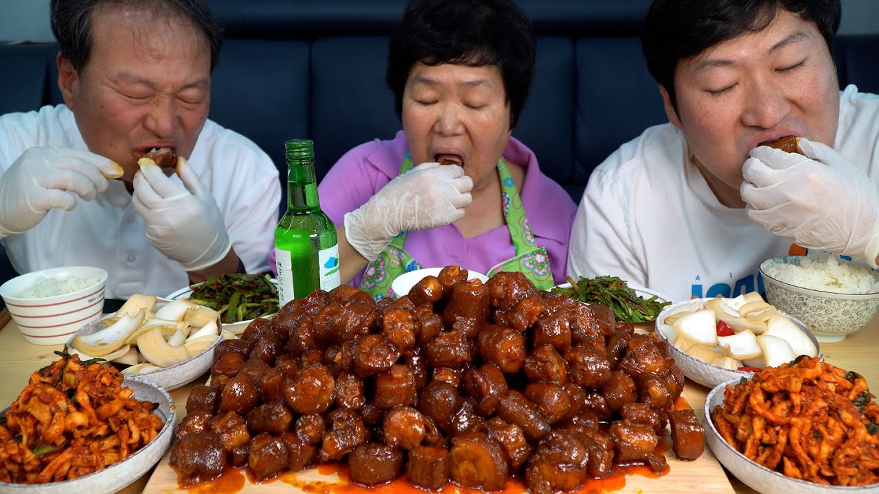 Острый острый, жареный, приправленный свиной хвост - шоу еды Mukbang