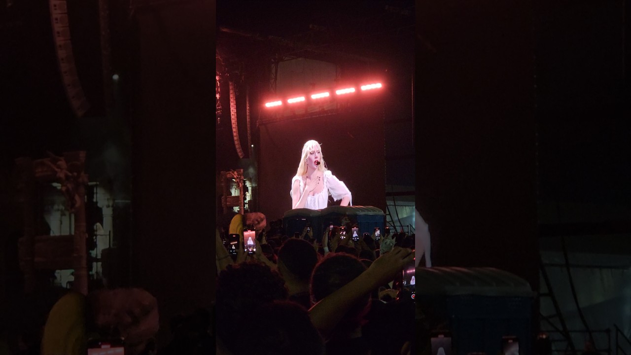 LADY GAGA EM COPACABANA RJ !!! 03.05.25