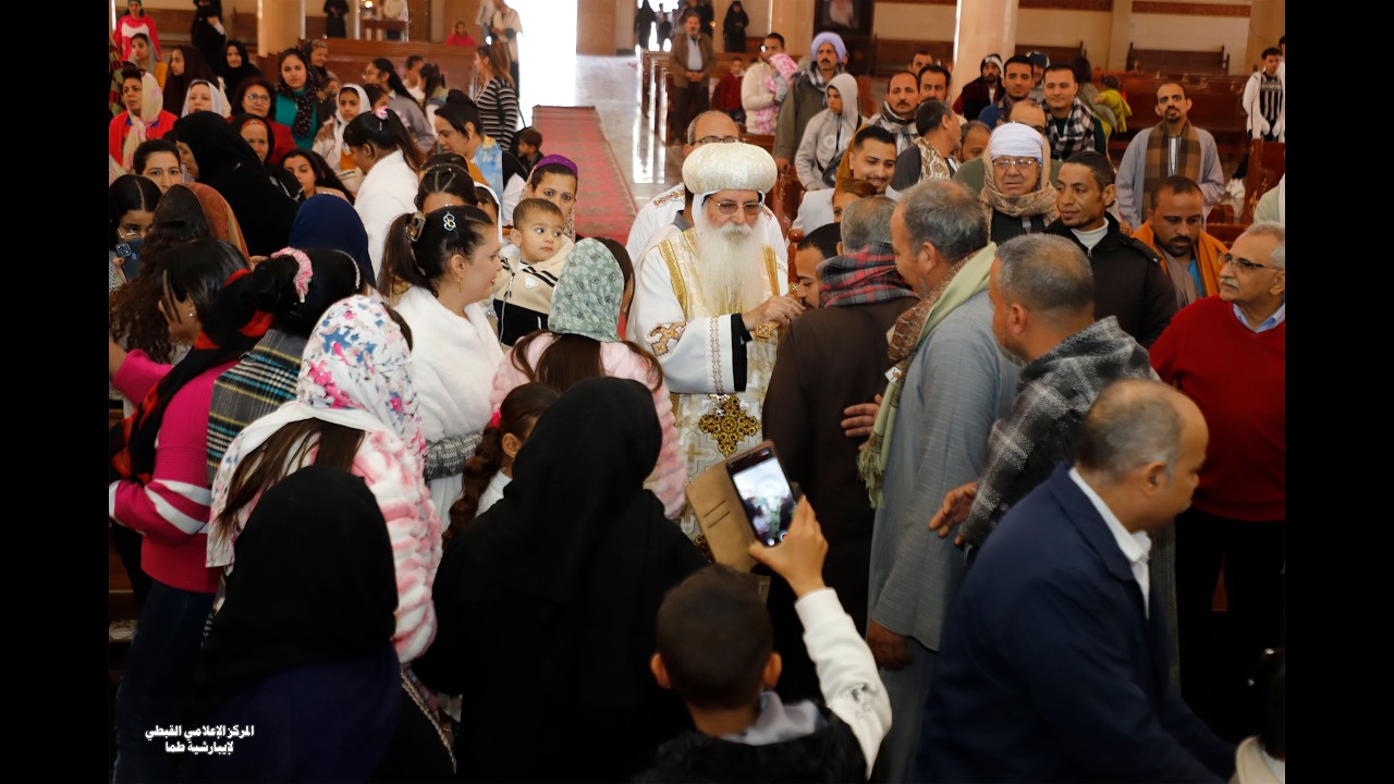 القداس الإلهي بدير القديس القمص يسي ميخائيل بطما بحضور نيافة الأنبا إسحق أسقف طما ١٥ مارس ٢٠٢٦م