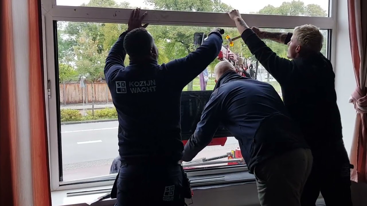 SKK KOZIJNWACHT tel: 085-3038432 reparatie en onderhoud van Ramen en Deuren. Goed werk hoor!