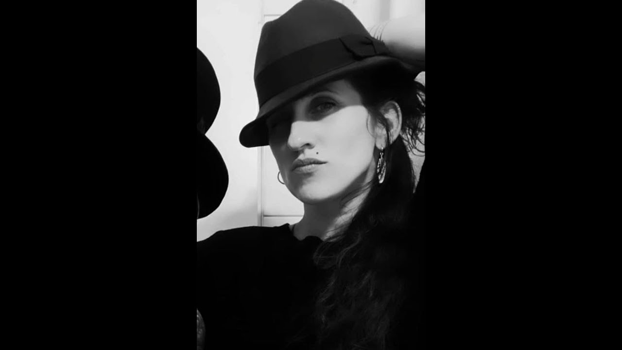 Mädchen aus Berlin covert Sockosophie von Käptn Peng (Maze Session)