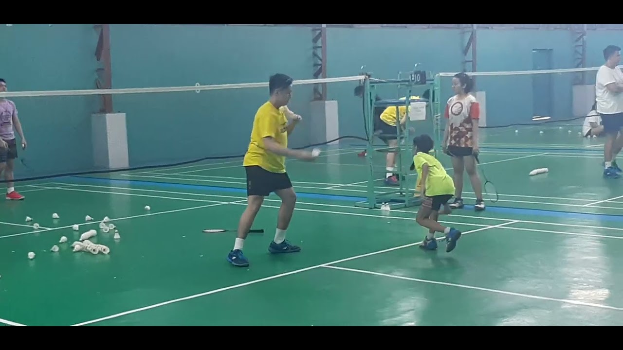 IMPROVE YOUR SKILLS IN #BADMINTON.Join (SBA) Badminton Clinic for FREE. Citywalk,Malolos,Philippines