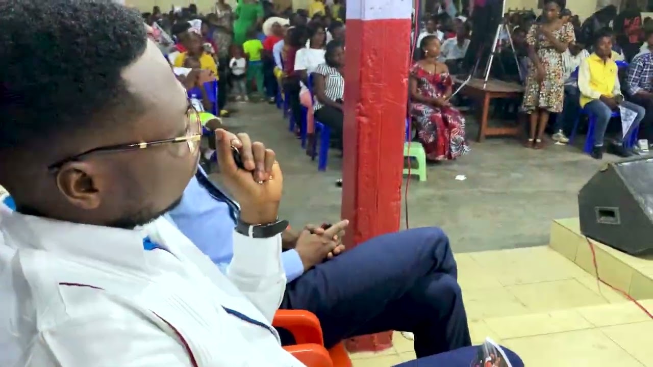 CONCERT LIVE TSHIKAPA TITRE FIDÈLE AMI AVEC EVA. ALI MPONDA 