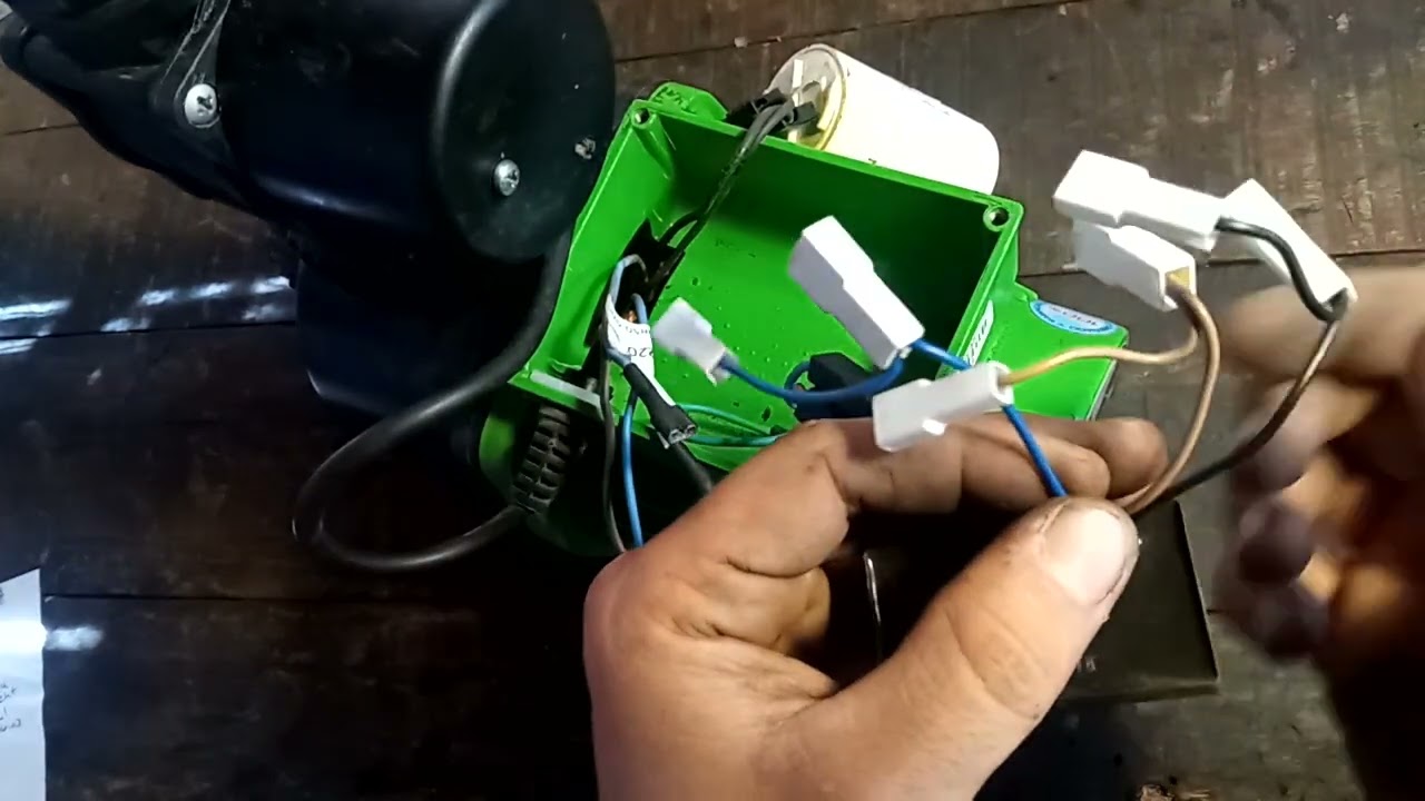 Conexi&oacute;n Bomba Rowa - Plaqueta y capacitor