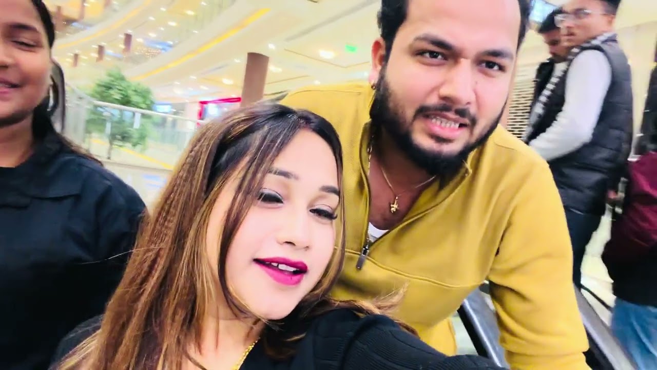 Masti Time at Phoenix Palassio Mall Lucknow • #SamarSingh #PratibhaSingh 