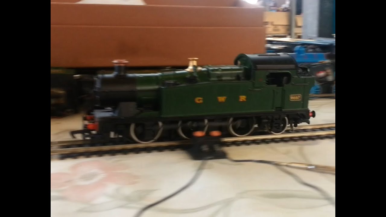 OO Airfix GWR 0-6-2 Steam Locomotive looping the track loop