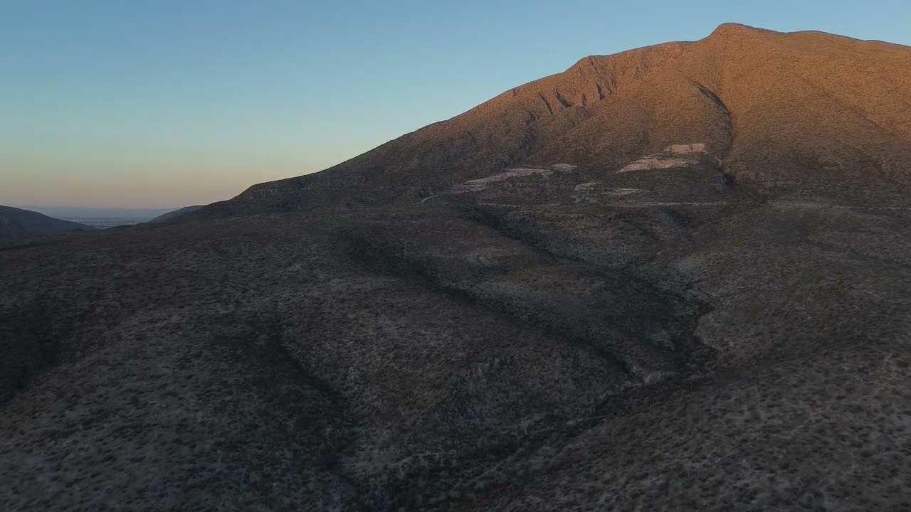 dji mini 3 en busca de cueva