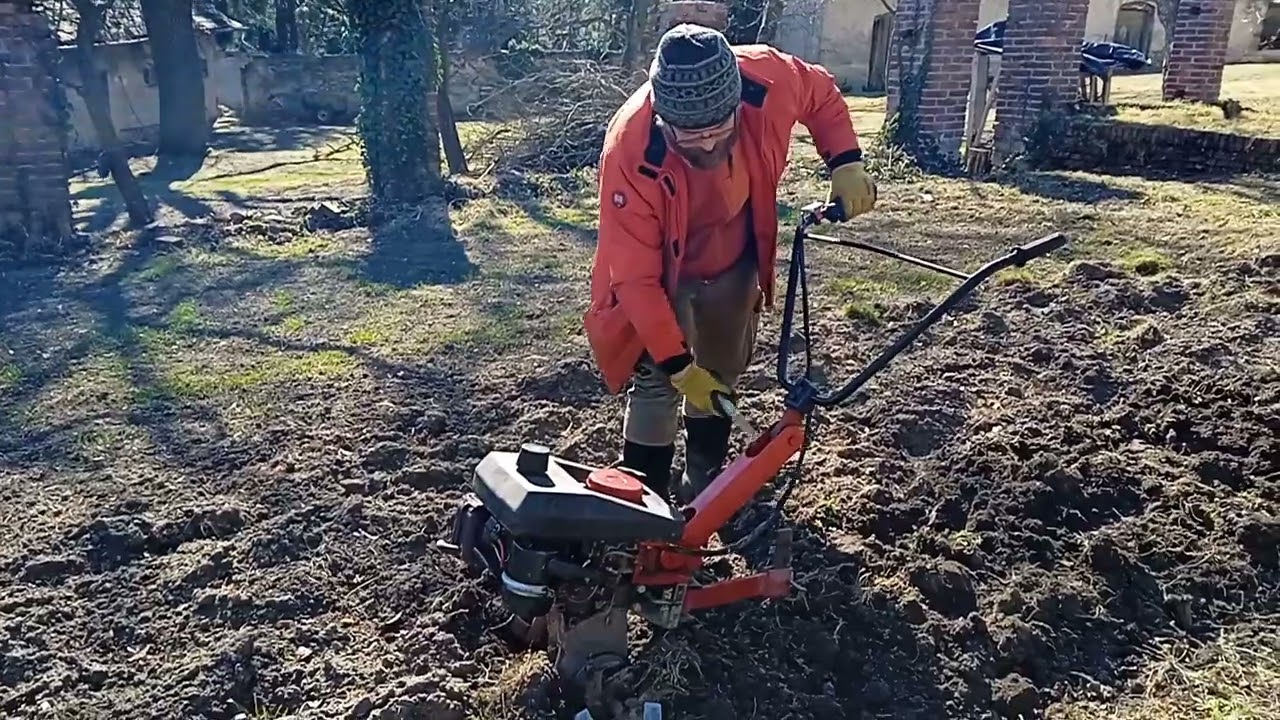 Jarní příprava půdy s VARI 2022. Test nových brán.