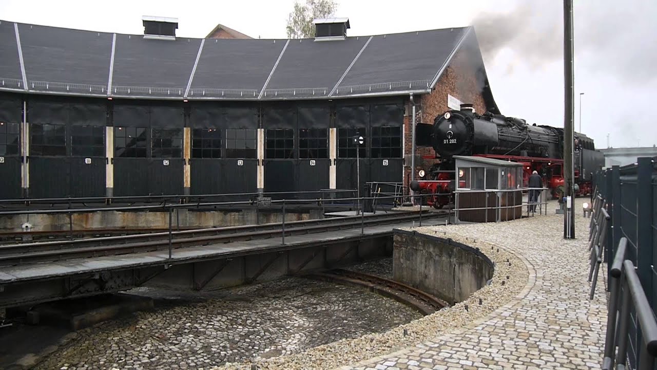 Die 01 202 auf der Segmentdrehscheibe des DDM Neuenmarkt-Wirsberg